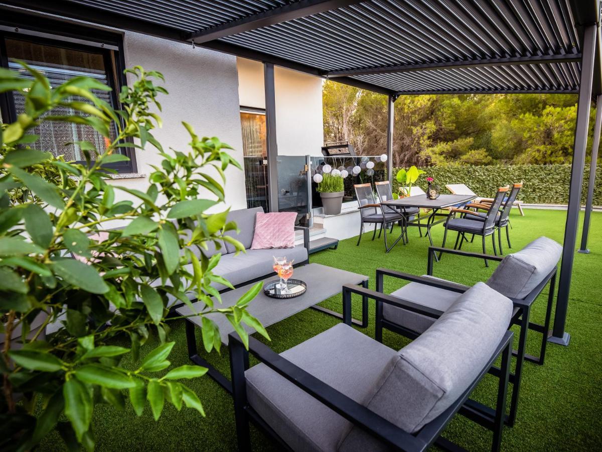 My Adriatic Place With Private Garden And Garage シベニク エクステリア 写真