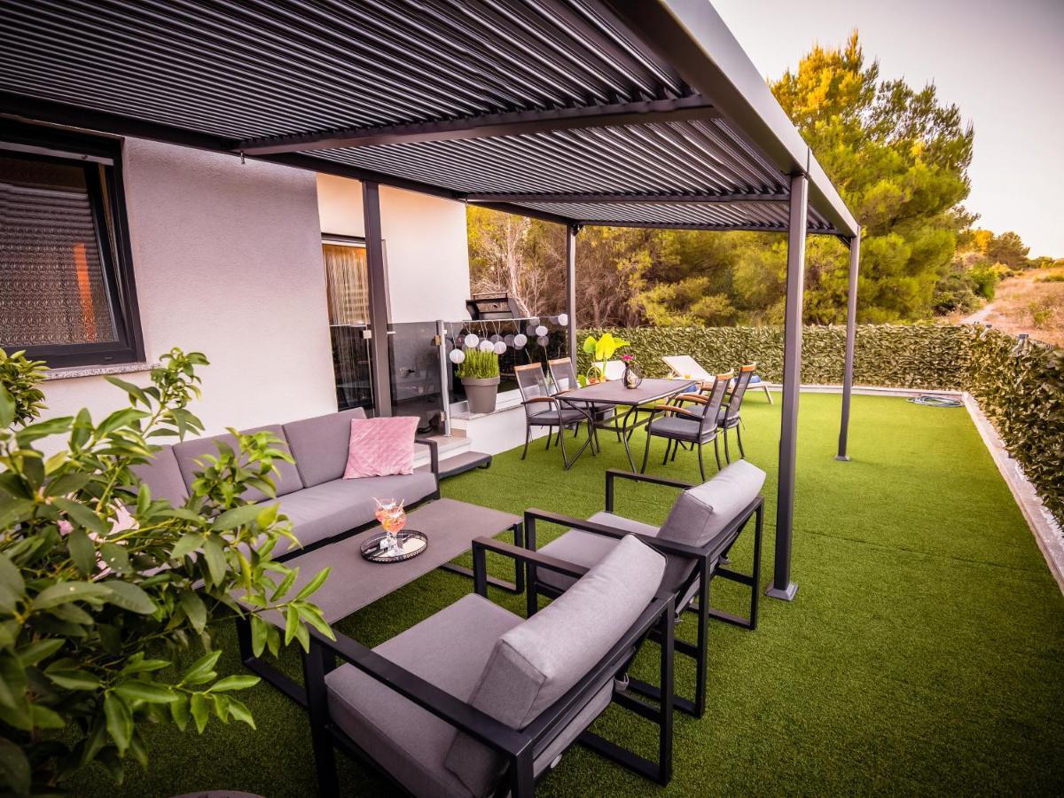 My Adriatic Place With Private Garden And Garage シベニク エクステリア 写真