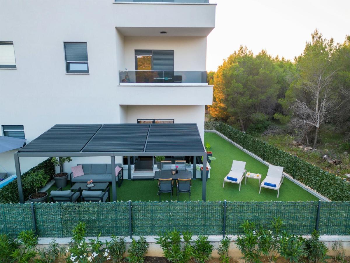 My Adriatic Place With Private Garden And Garage シベニク エクステリア 写真
