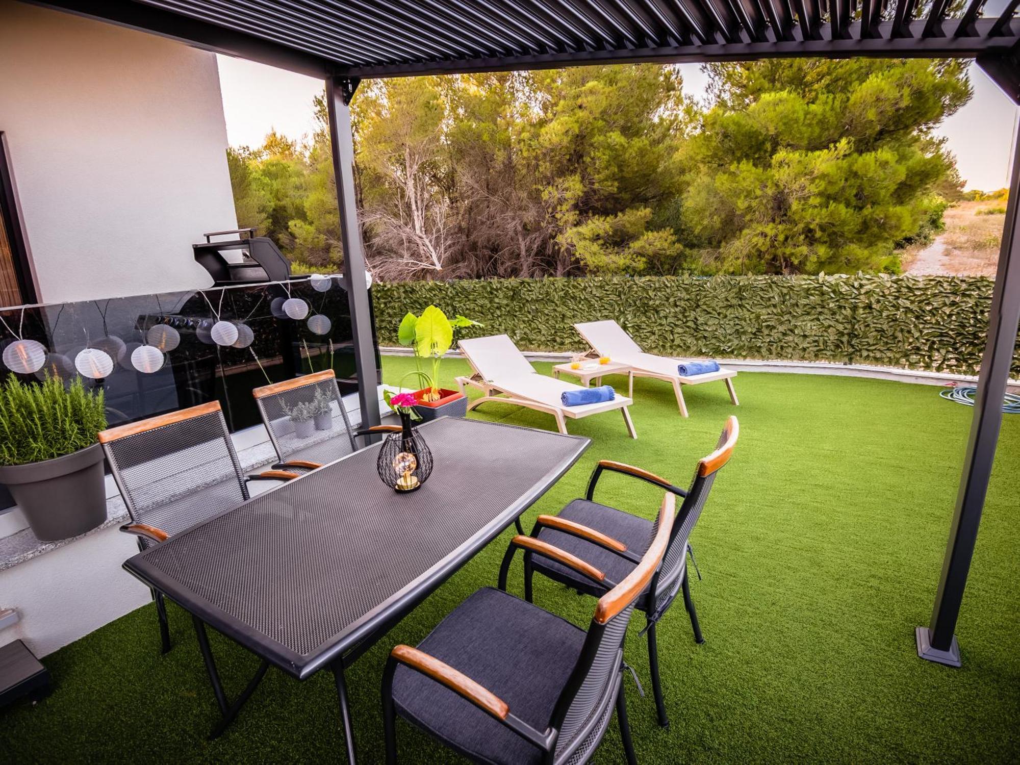 My Adriatic Place With Private Garden And Garage シベニク エクステリア 写真